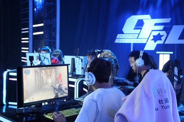 逐渐浮出水 逐渐浮出水